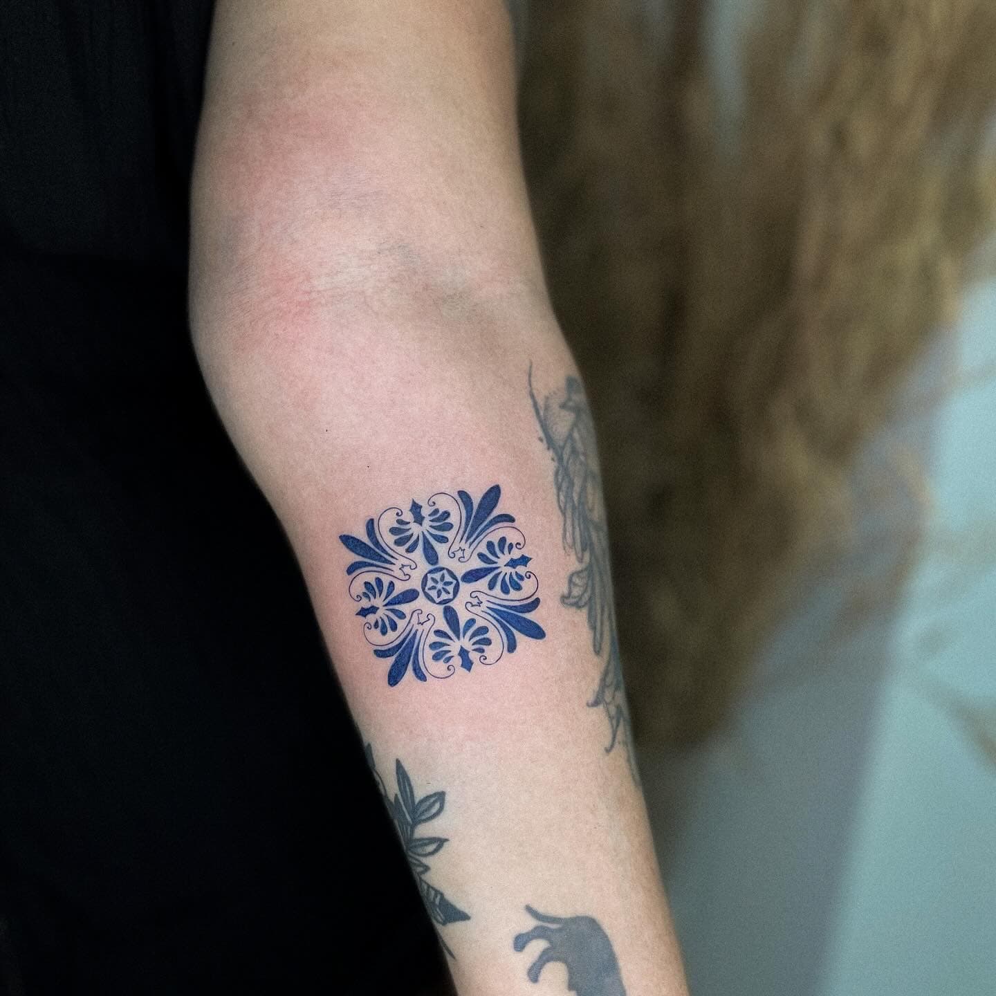 Tatuagem fine line por Thay Leça